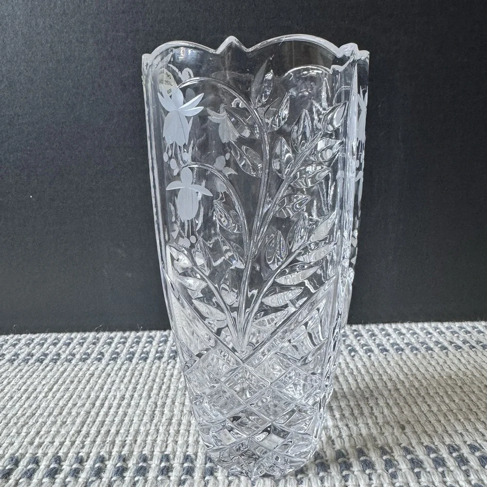 Honour Crystal ~ Hand Cut Crystal Made In Slovakia ~ Glass Vase 7.5 In Tall